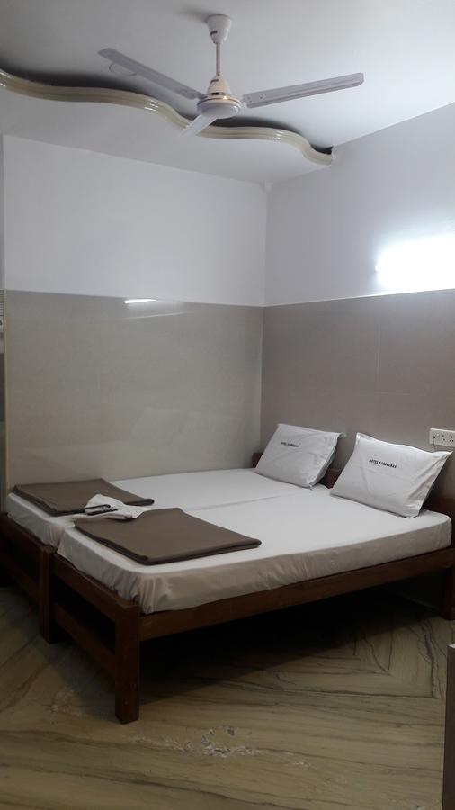 Hotel Saravanaa Ченнаи Экстерьер фото